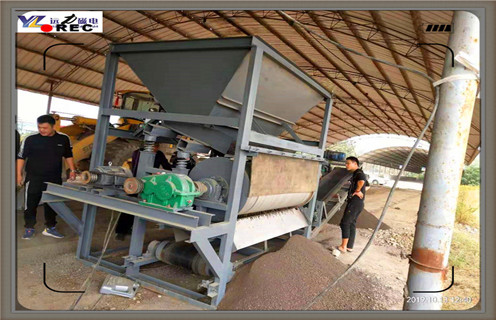 鐵礦磁選機(jī)，江蘇鐵礦磁選機(jī)多少錢1臺(tái)_江蘇鐵礦磁選機(jī)多少錢1臺(tái)如何選鐵參數(shù)規(guī)格一般是多少_生產(chǎn)廠家